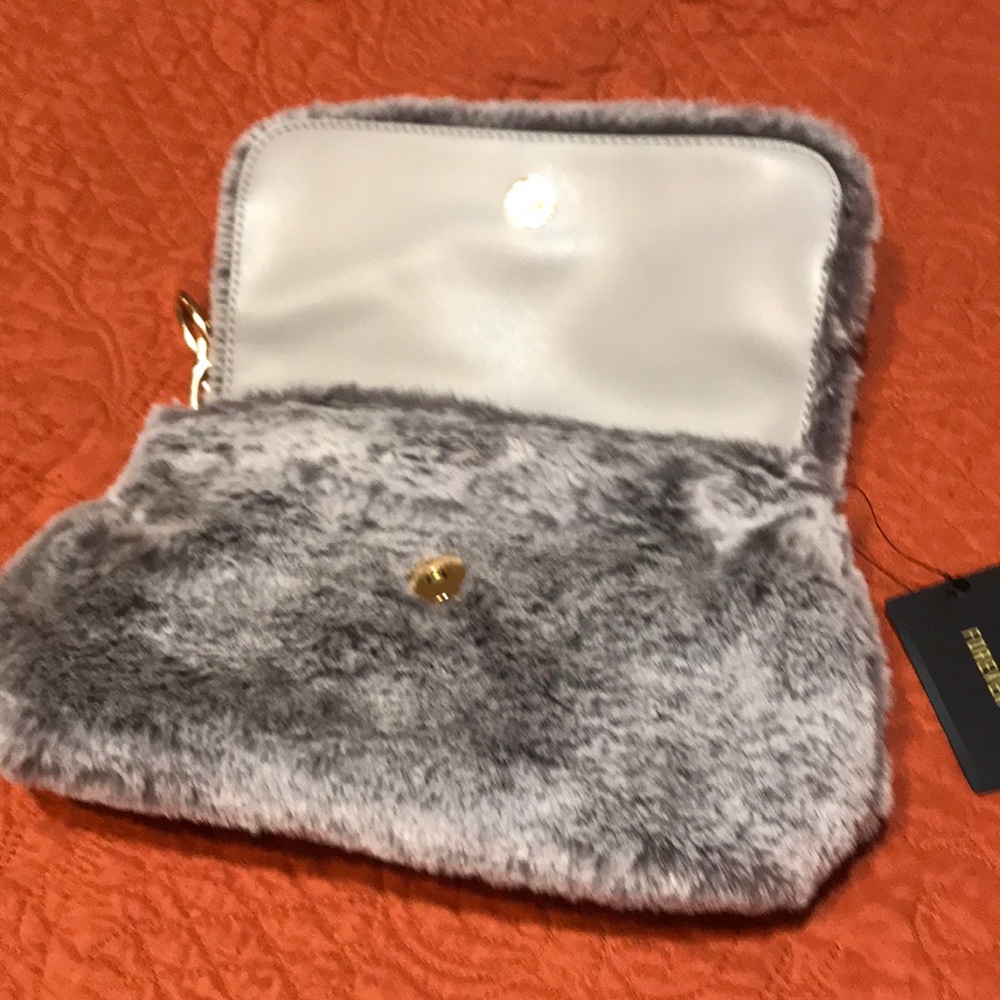 NWT Forever21 grey fuzzy handbag - Picture 4 of 8